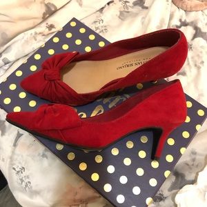 Red bow low heel pointy toe shoes